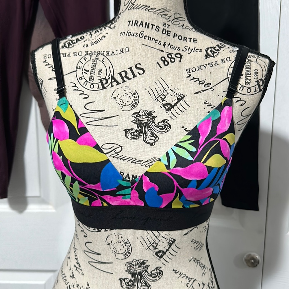 Women's Victorias Secret Bra NWT